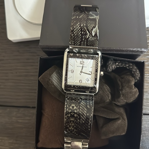 Michael Kors mk 4238 python silver gunmetal watch - Picture 2 of 3